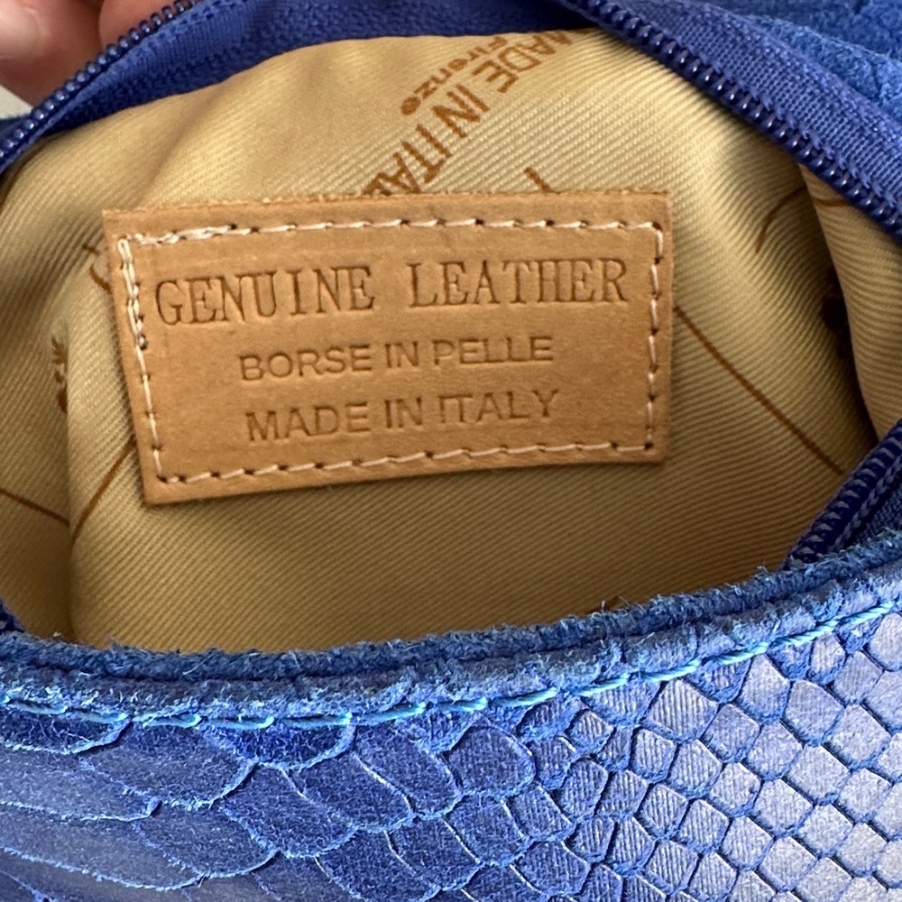 FIRENZE Italy Chic Blue Leather Chain link Crossbody Bag - Picture 9 of 10